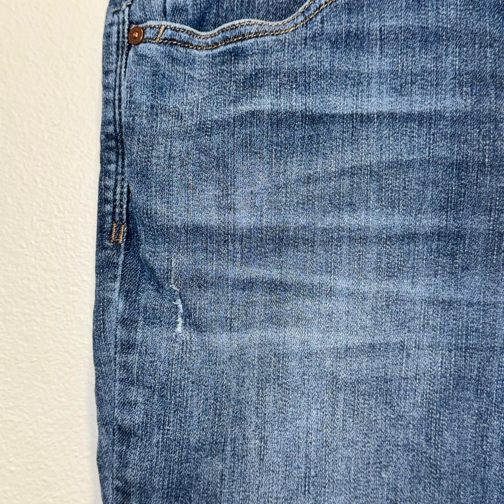 Democracy Blue Denim Cropped Jeans - Picture 6 of 10